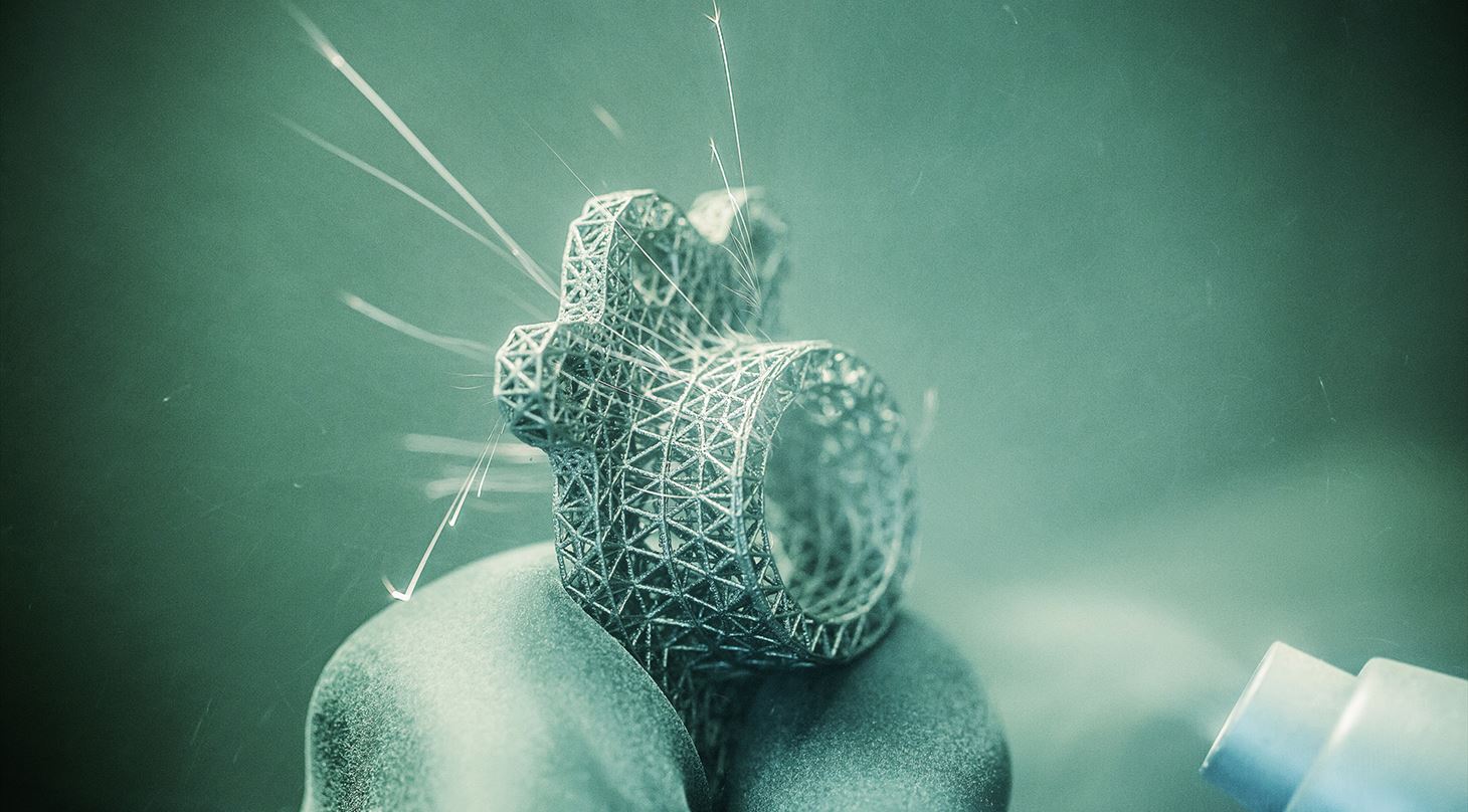 Close-up af 3D-printet emne der bliver glasblæst